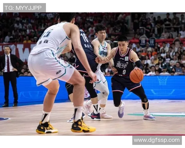 广州篮球队防守反击战术分析及其成败得失探讨