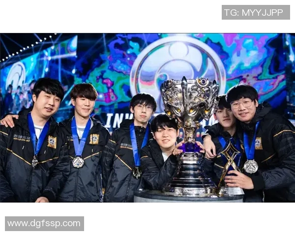 英雄联盟传奇之路：IG战队的崛起与辉煌历程全景回顾