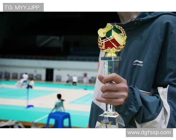 重庆羽毛球队团队协作能力大幅提升荣获全国排名新高 重庆羽毛球队团队协作能力大幅提升荣获全国排名新高