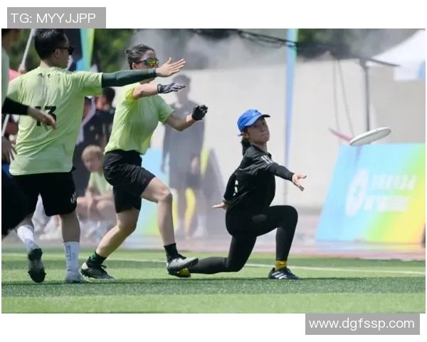 重庆飞盘队与南京飞盘队赛后复盘探讨团队协作的成功与不足 重庆飞盘队与南京飞盘队赛后复盘探讨团队协作的成功与不足