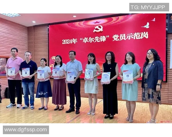 陈丽的足球人生:从草地到梦想舞台的深度对话与心路历程 陈丽的足球人生:从草地到梦想舞台的深度对话与心路历程